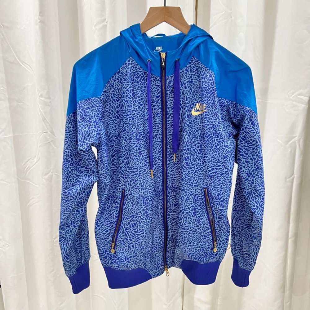 Nike Sportswear Full Zip Hooded Jacket w/ black nike shoes swoosh zipper - Women
